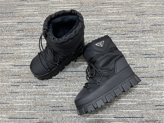 Elegant Prada Boot 3244