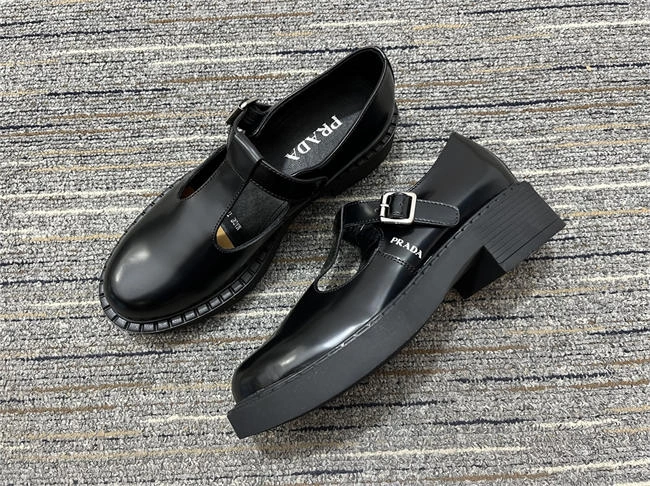 EyeCatching Prada Loafer Women 3339